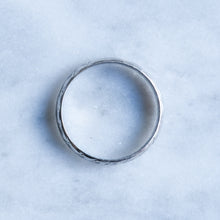 Load image into Gallery viewer, Vintage Art Deco Platinum Band with Engraved Foliate Decoration