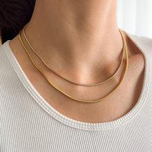 Load image into Gallery viewer, Vintage 17.5 inch 14K Yellow Gold Snake Chain