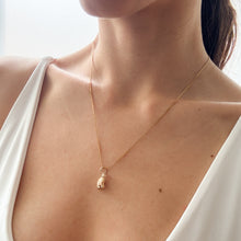 Load image into Gallery viewer, Vintage Sitting Cat Charm (2.9 grams)