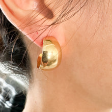 Load image into Gallery viewer, 14K Yellow Gold Bold Hoop Earrings