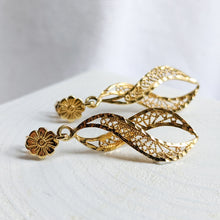Load image into Gallery viewer, 14K Yellow Gold Diamond-Cut Filigree Twist Drop Earrings