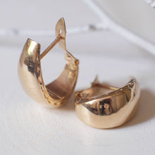Load image into Gallery viewer, 14k Yellow Gold Tapered J-Hoop Earrings