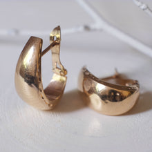 Load image into Gallery viewer, 14k Yellow Gold Tapered J-Hoop Earrings