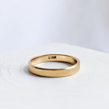 Load image into Gallery viewer, 18K Yellow Gold Textured Band in size US 6.5 / UK M.5