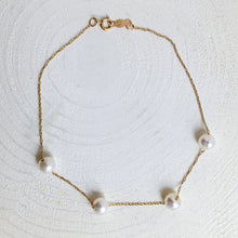 Load image into Gallery viewer, 7.5 inch 14k Yellow Gold Dainty Cultured Pearl Station Bracelet