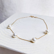 Load image into Gallery viewer, 7.5 inch 14k Yellow Gold Dainty Cultured Pearl Station Bracelet