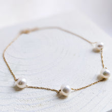 Load image into Gallery viewer, 7.5 inch 14k Yellow Gold Dainty Cultured Pearl Station Bracelet