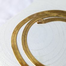 Load image into Gallery viewer, 18 inch 14K Yellow Gold 4mm Herringbone Chain