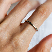 Load image into Gallery viewer, 14K White Gold Coronation Stacking Band Size US 7 / N.5