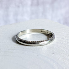 Load image into Gallery viewer, 18K White Gold Etched Belais Band Size US 6.5 / UK M.5