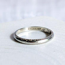 Load image into Gallery viewer, 18K White Gold Etched Belais Band Size US 6.5 / UK M.5