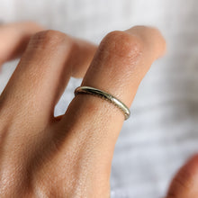 Load image into Gallery viewer, 18K White Gold Etched Belais Band Size US 6.5 / UK M.5