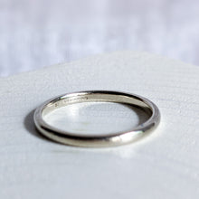 Load image into Gallery viewer, 14K White Gold Plain ArtCarved Band Size US 6.75 / UK N