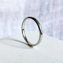 Load image into Gallery viewer, 14K White Gold Plain ArtCarved Band Size US 6.75 / UK N