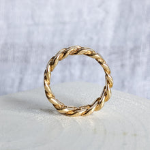 Load image into Gallery viewer, 18K Yellow Gold Curb-Link Ring Size UK K.5 / US 5.5