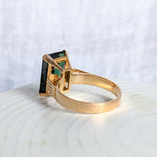 Load image into Gallery viewer, 18K Yellow Gold Synthetic Green Spinel Ring US 7 / UK N