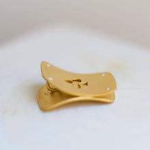 Load image into Gallery viewer, 18K Yellow Gold Diamond Ace of Clubs Pendant