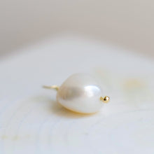 Load image into Gallery viewer, Baroque Pearl Pendant with 18K Yellow Gold Wire Bail