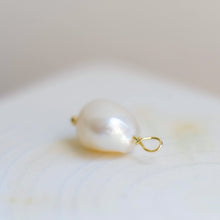 Load image into Gallery viewer, Baroque Pearl Pendant with 18K Yellow Gold Wire Bail