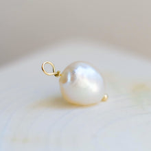 Load image into Gallery viewer, Baroque Pearl Pendant with 18K Yellow Gold Wire Bail