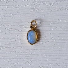 Load image into Gallery viewer, 18K Yellow Gold Violet Opal Charm