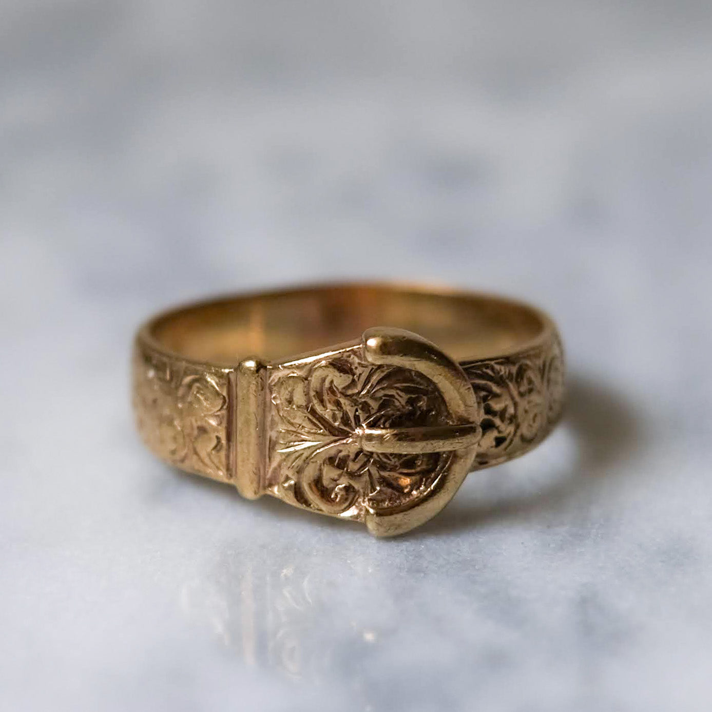 Vintage buckle ring top