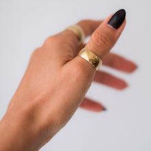 Load image into Gallery viewer, Antique 21.6K Wide Wedding Band Size US 8.25 - 8.5