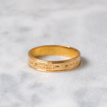 Load image into Gallery viewer, 1920s 18K Yellow Gold Twin Heart Ring