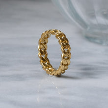 Load image into Gallery viewer, Vintage 1970s 18K Yellow Gold Curb-Link Stacking Ring