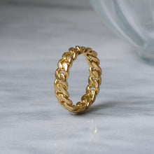 Load image into Gallery viewer, Vintage 1970s 18K Yellow Gold Curb-Link Stacking Ring