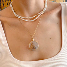 Load image into Gallery viewer, Antique 14K Yellow Gold Round Frame Glass Keepsake Locket with Dried Flower