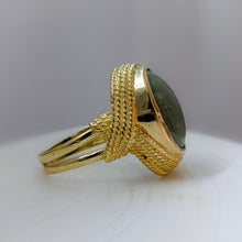 Load image into Gallery viewer, 1960s Vintage 18K Yellow Gold Jade Ring in Size UK M+ / US 6 3/4