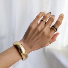 Load image into Gallery viewer, Vintage 14K Yellow Gold Hinged Bangle