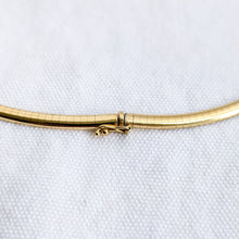 Load image into Gallery viewer, Vintage 17 inch / 43 cm 14K Omega Choker Necklace