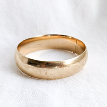 Load image into Gallery viewer, Vintage 14K Yellow Gold Hinged Bangle