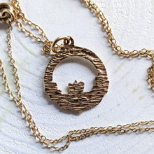Load image into Gallery viewer, Vintage 9K Yellow Gold Claddagh Pendant with 17.5" Chain