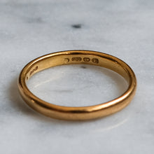 Load image into Gallery viewer, Vintage 1920s 22K Yellow Gold Band Size US 7.25
