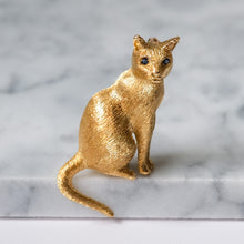 Load image into Gallery viewer, Vintage Brushed 18K Yellow Gold Cat with Sapphire Eyes Brooch
