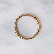 Load image into Gallery viewer, Georgian 14K Yellow Gold Chased Large Split Ring
