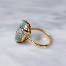 Load image into Gallery viewer, 18K Yellow Gold Oval Faceted Aquamarine Ring
