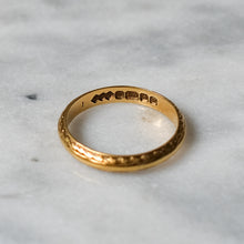 Load image into Gallery viewer, Vintage 1950s 18K Yellow Gold Engraved Band
