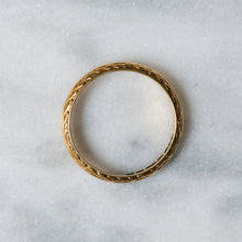 Load image into Gallery viewer, Vintage 1950s 18K Yellow Gold Engraved Band
