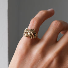 Load image into Gallery viewer, Vintage 9K Yellow Gold Laurel Wreath Ring
