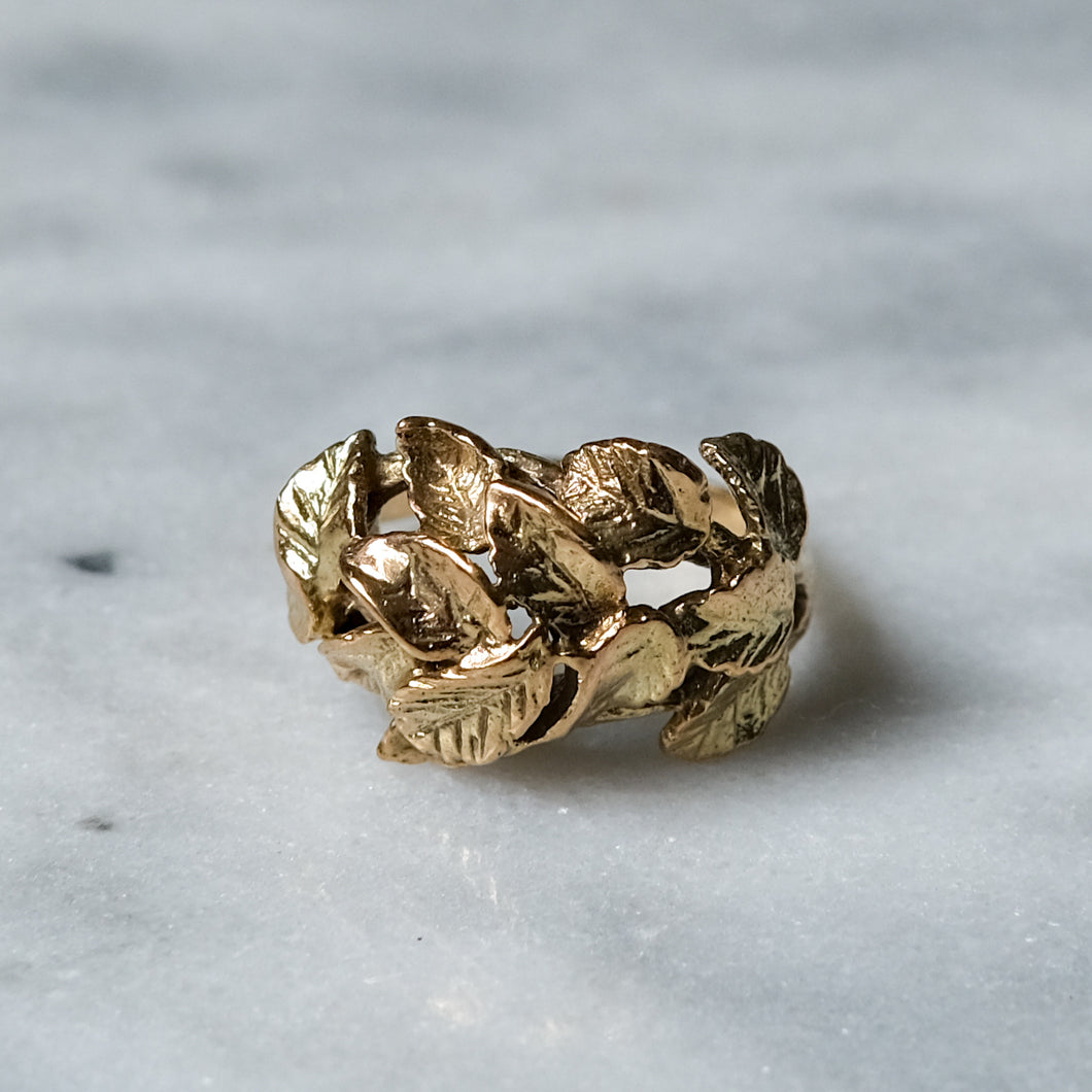 Vintage 9K Yellow Gold Laurel Wreath Ring