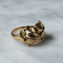 Load image into Gallery viewer, Vintage 9K Yellow Gold Laurel Wreath Ring
