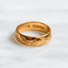 Load image into Gallery viewer, Antique Art Deco Era 22K Yellow Gold Engraved Floral Band
