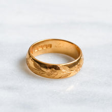 Load image into Gallery viewer, Antique Art Deco Era 22K Yellow Gold Engraved Floral Band
