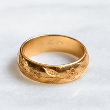 Load image into Gallery viewer, Antique Art Deco Era 22K Yellow Gold Engraved Floral Band
