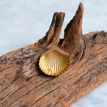 Load image into Gallery viewer, Antique Scallop Shell with Pearl Brooch
