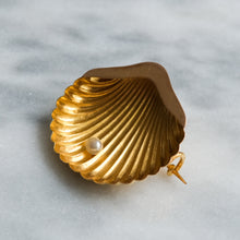 Load image into Gallery viewer, Antique Scallop Shell with Pearl Brooch
